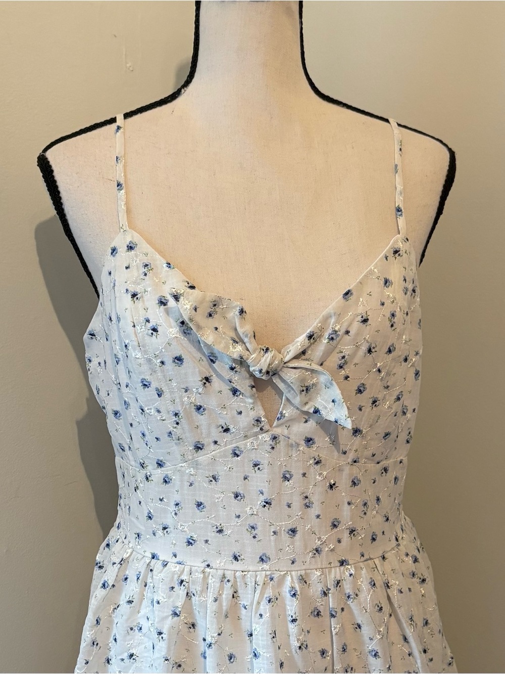Blue & White Floral Tie Front Spaghetti Strap Dress Lined Women’s Size Medium - Picture 3 of 7
